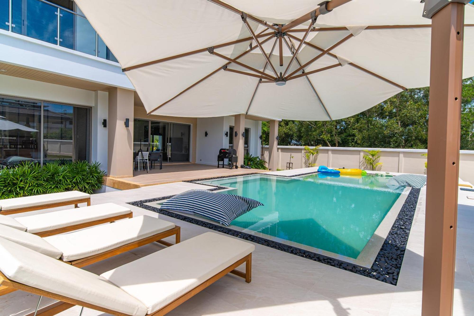 5 Bdr 18 Meter Pool In Laguna Villa *