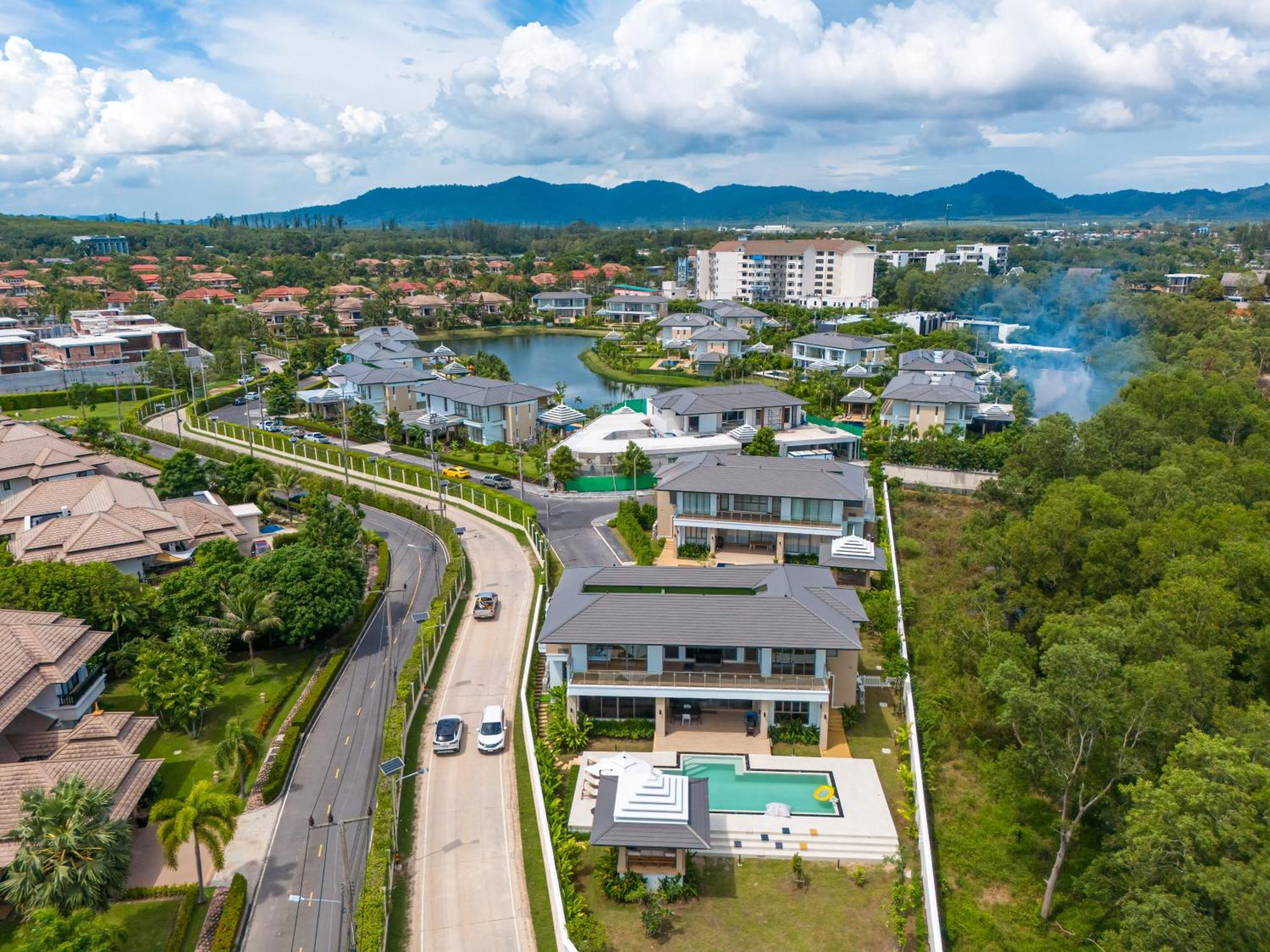 5 Bdr 18 Meter Pool In Laguna Phuket