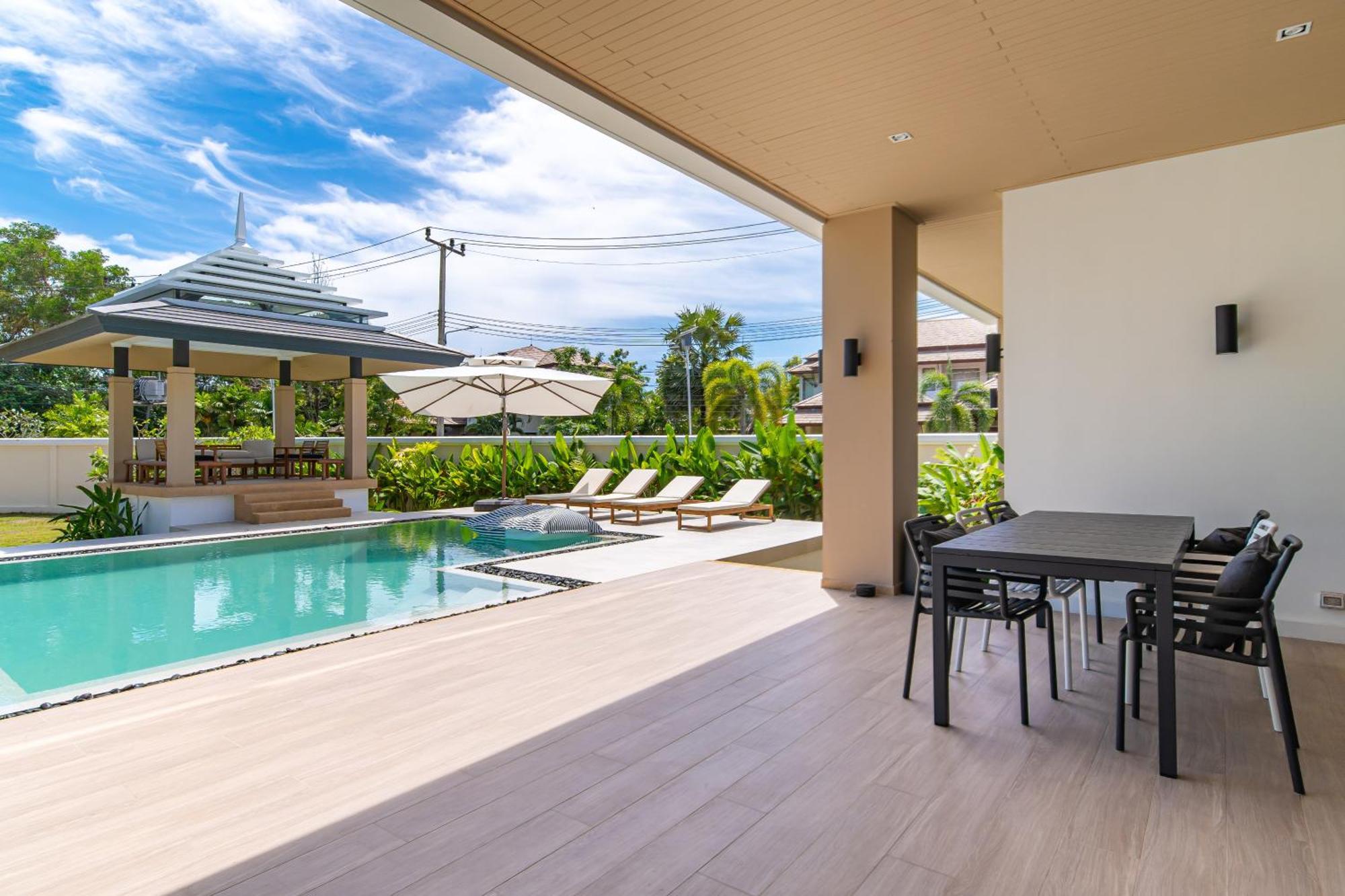 5 Bdr 18 Meter Pool In Laguna Villa