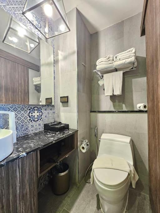 Perfect Night 2 Bed Pool Access