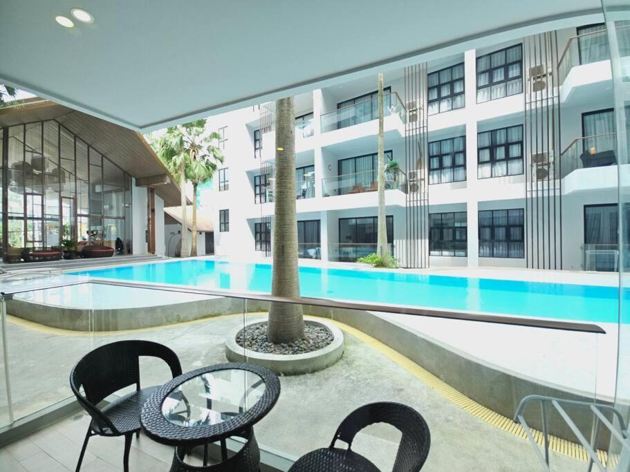Perfect Night 2 Bed Pool Access Apartment *