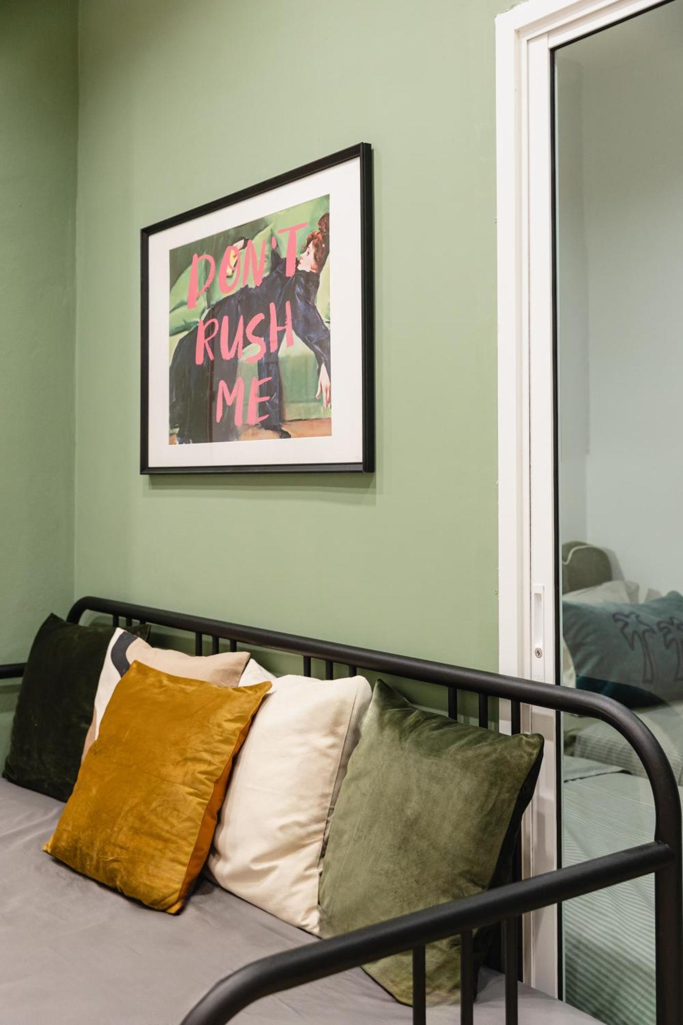 Budget Prime Location 2 Bedroom 6 Persons Apartment