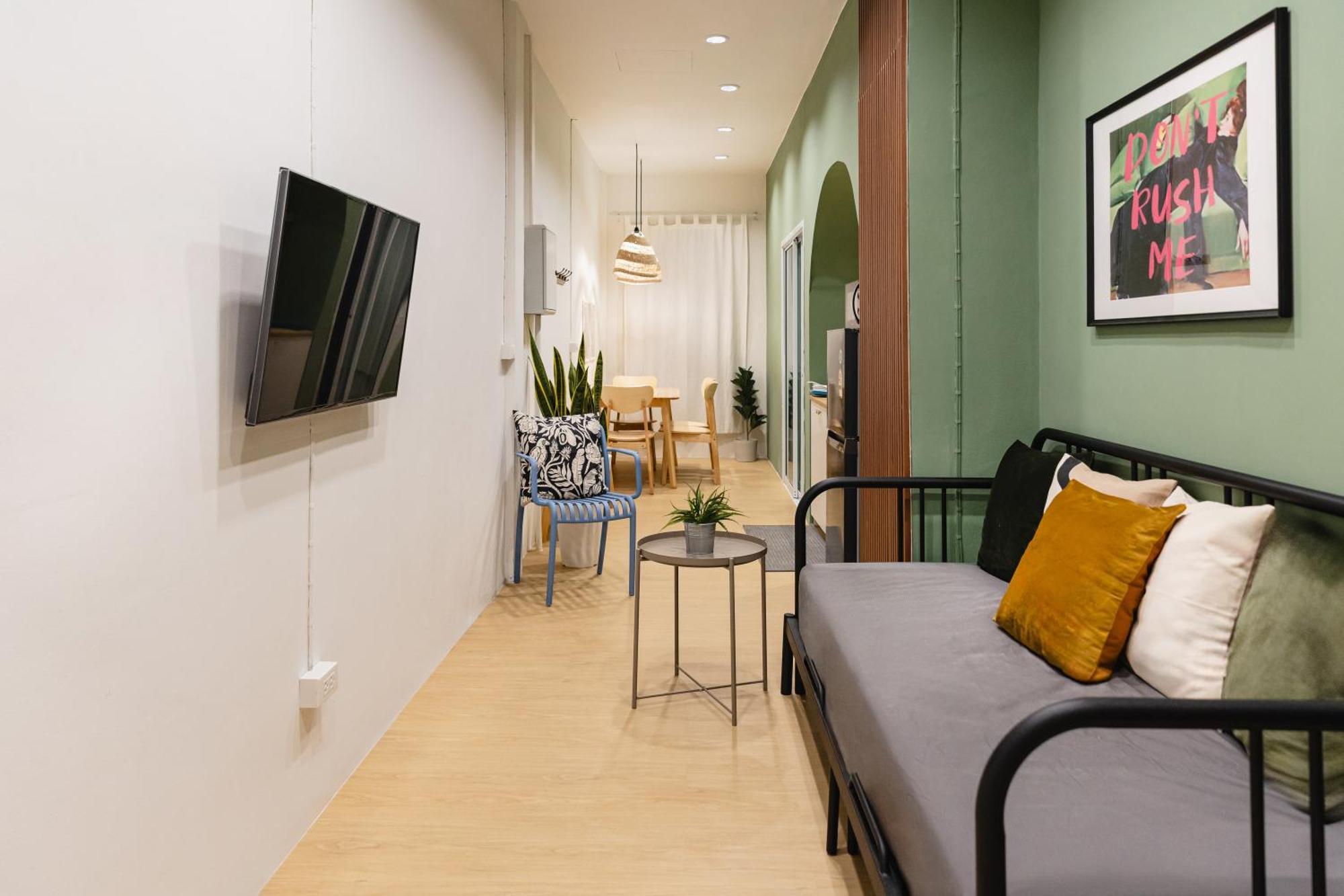 Budget Prime Location 2 Bedroom 6 Persons * Patong