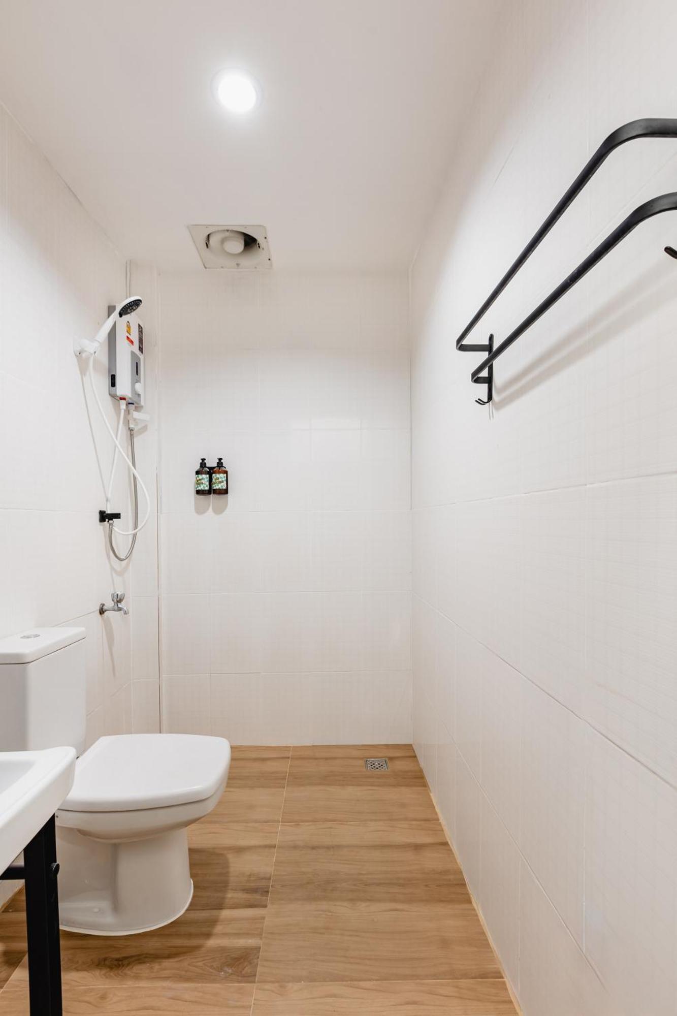Budget Prime Location 2 Bedroom 6 Persons * Patong