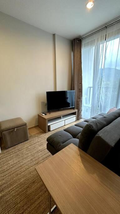 Fully Renovated In Boat Avenue, Bangtao Apartment *
