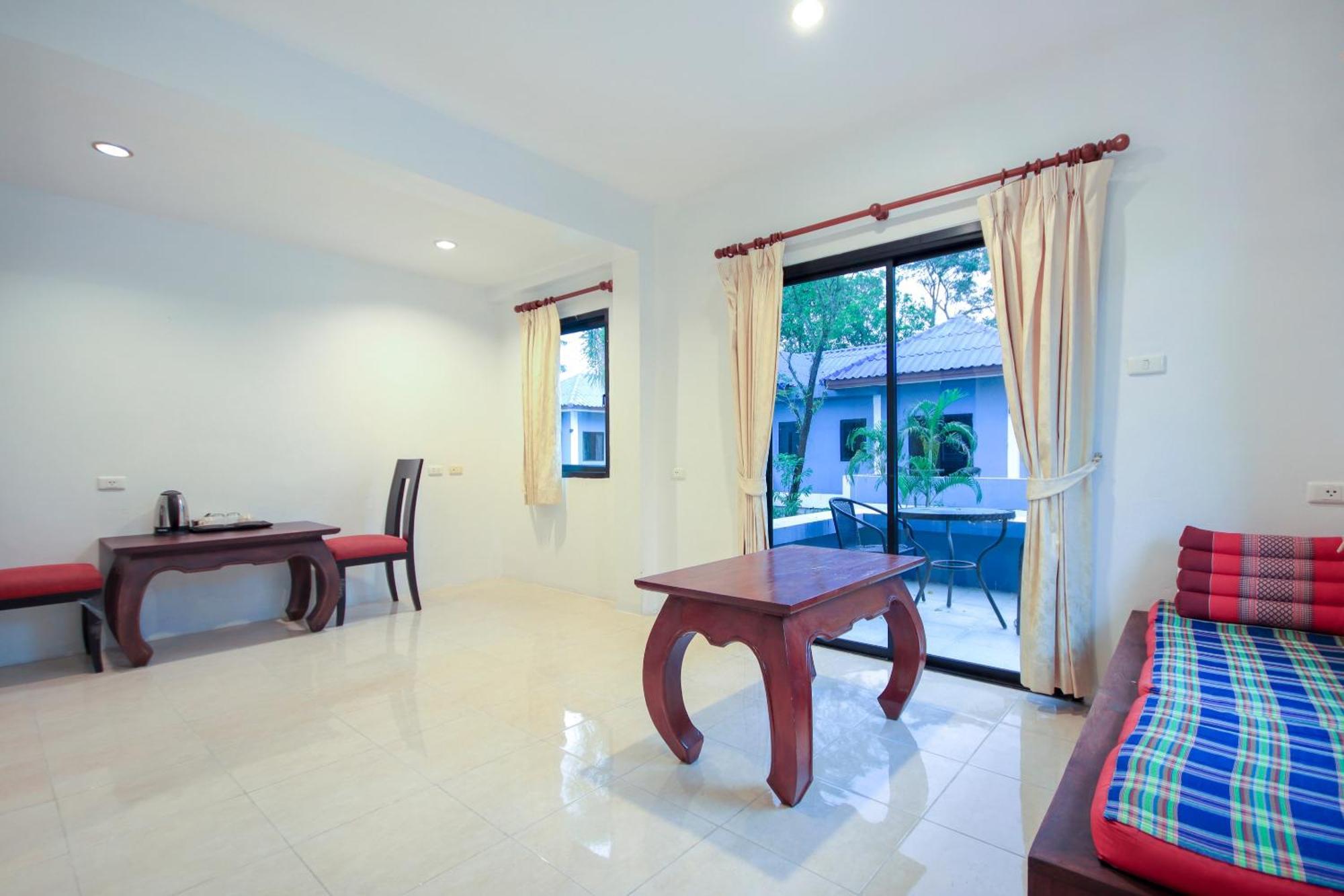 Capital O75345 Praewa Naiyang Phuket Hotel