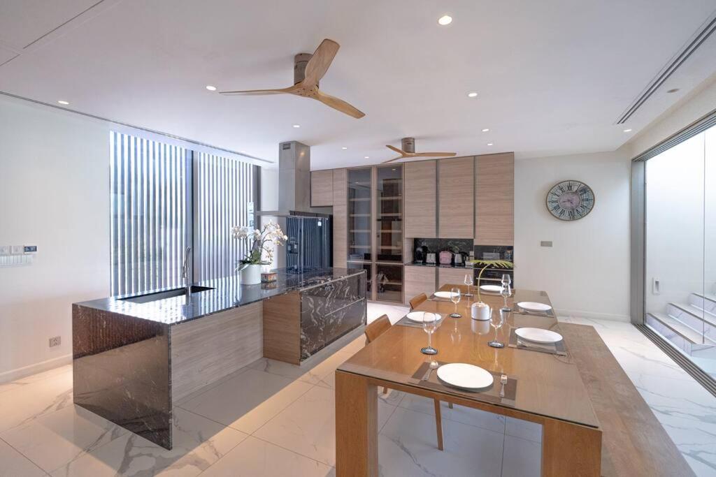 卡塔半山海景别墅villa 1 Villa *