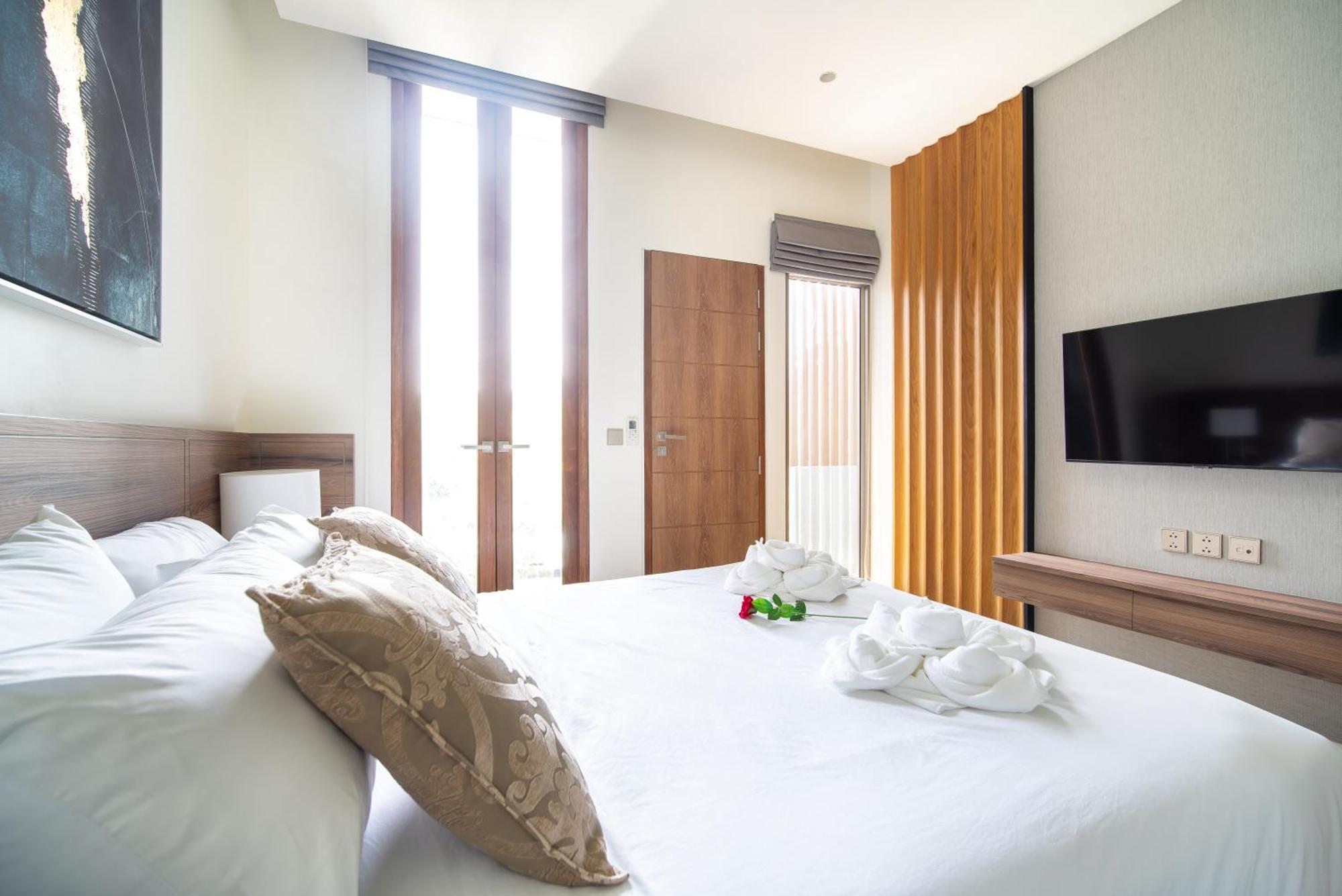 卡塔半山海景别墅villa 1 Phuket