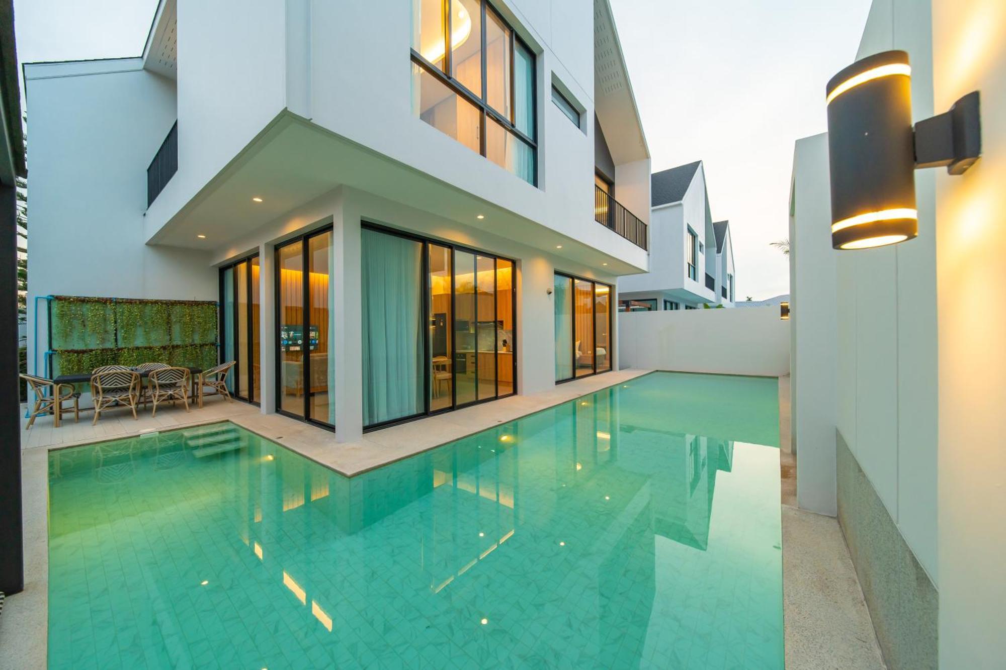 四卧私人泳池别墅 Villa *