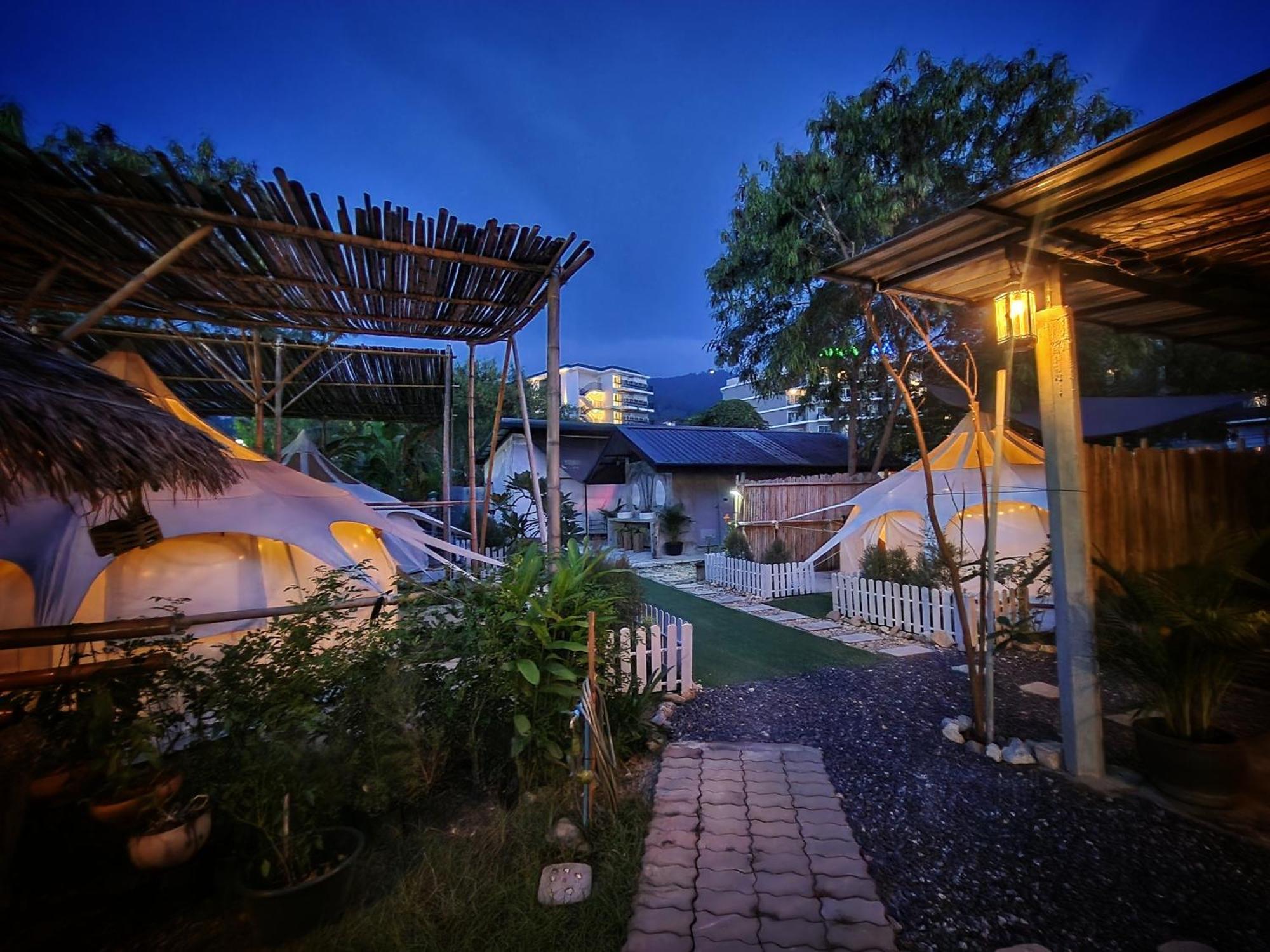 Hostel Bambus Restaurant, Bar & *