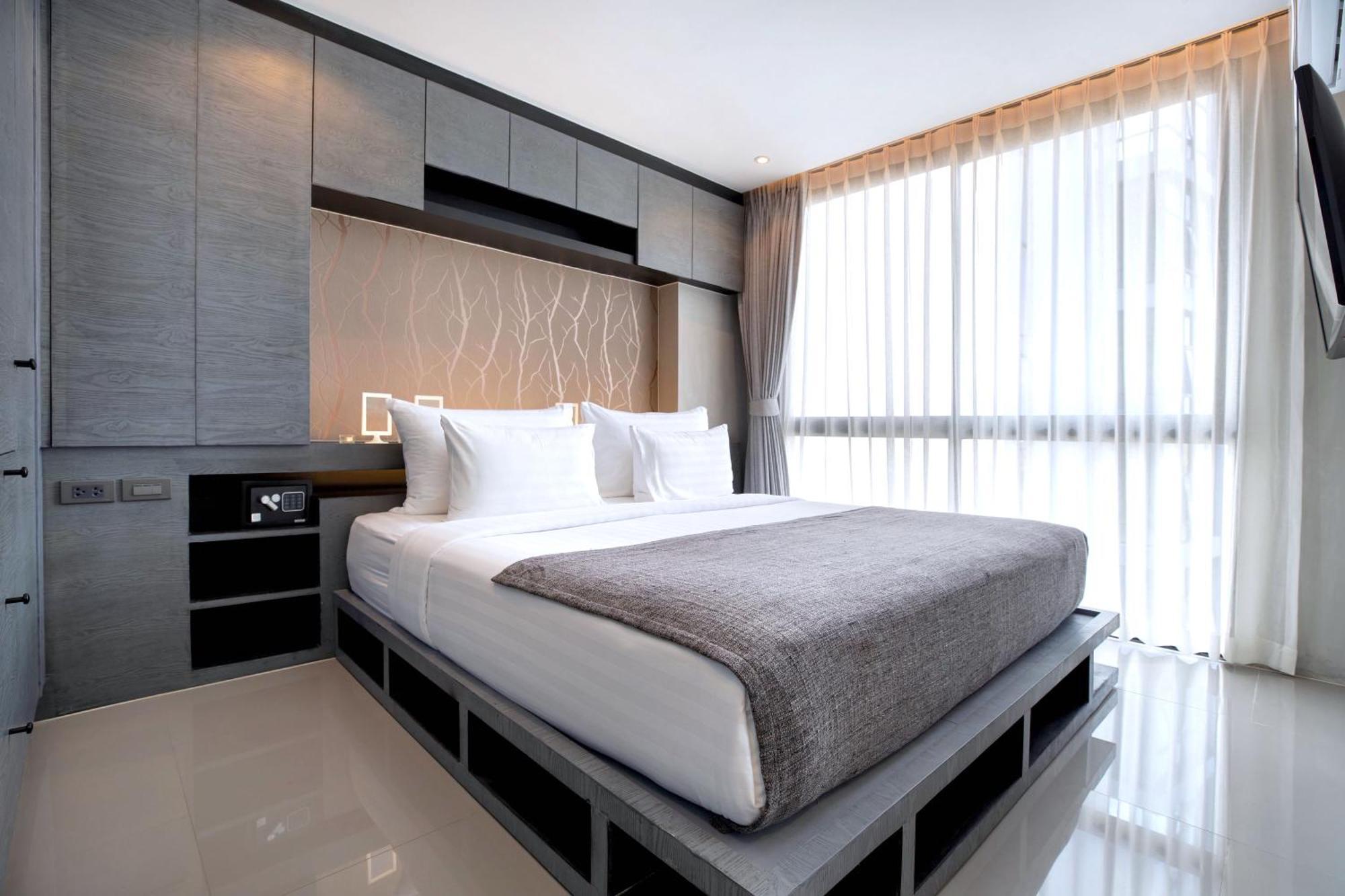 Urban Chic B702 In A Gated Citygate With 3 Pools & Gym, Kamala Beach