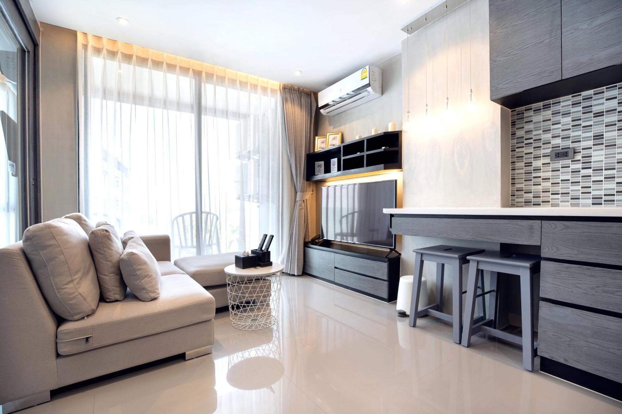 Urban Chic B702 In A Gated Citygate With 3 Pools & Gym, Apartment Kamala Beach