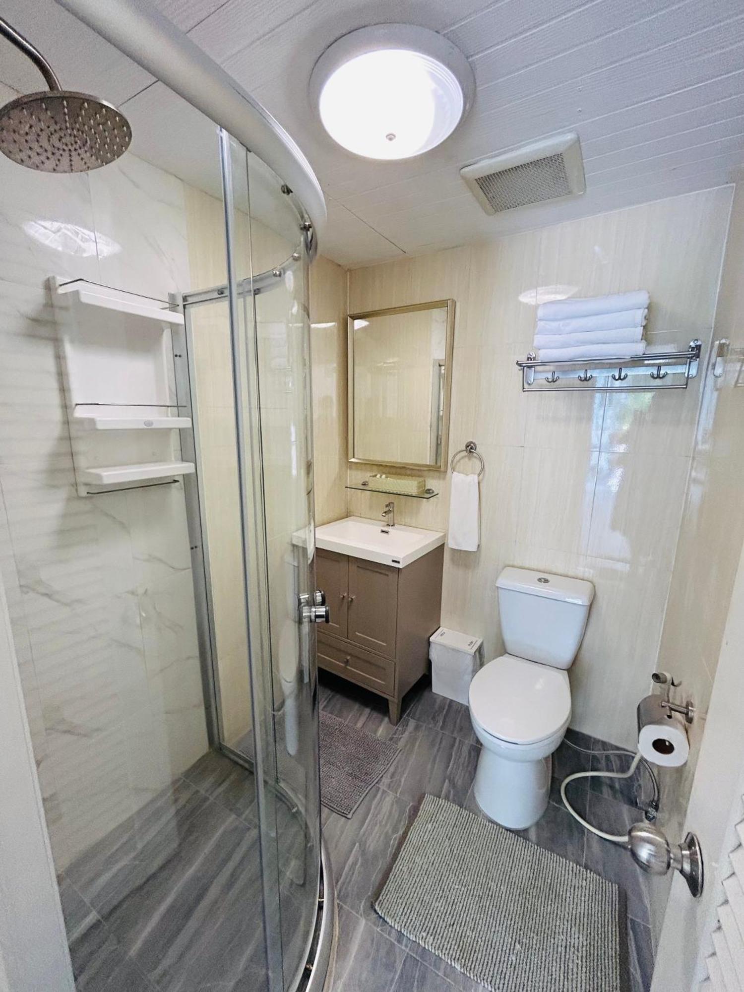 With Private Kitchen And Bathroom * Phuket
