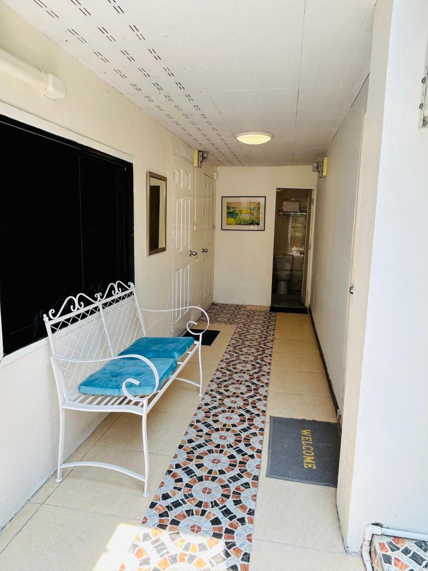 With Private Kitchen And Bathroom Accommodatie bij particulieren