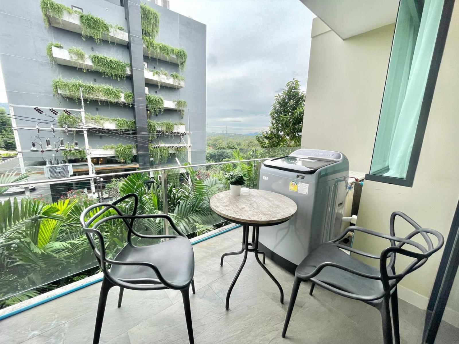 1 Bedroom Near - At The Tree *