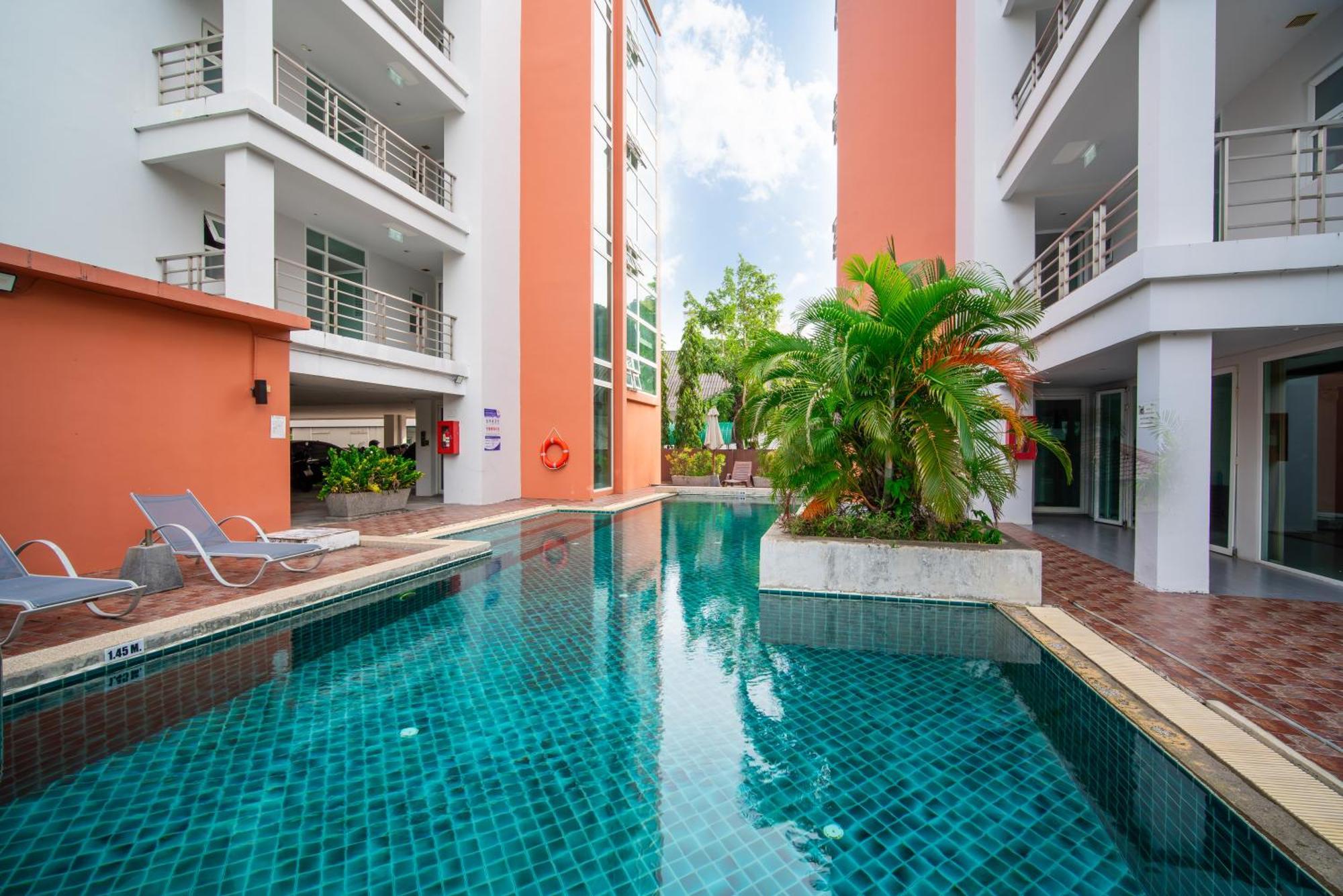 芭东精装两卧公寓 近马林夜市 芭东海滩 Apartment