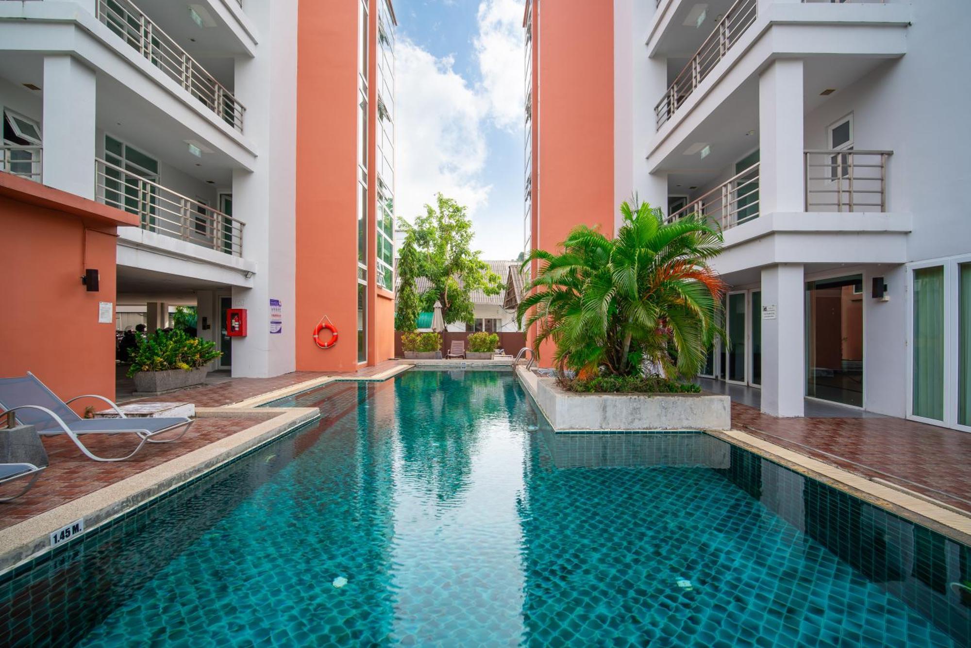 芭东精装两卧公寓 近马林夜市 芭东海滩 Apartment *