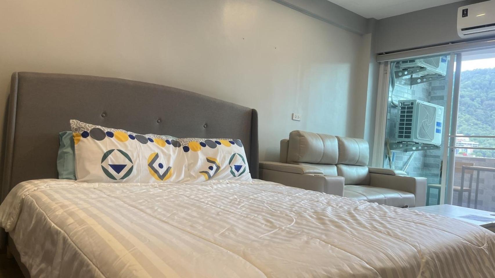 Heart Studio: Smart Tv & Kitchen Comfort