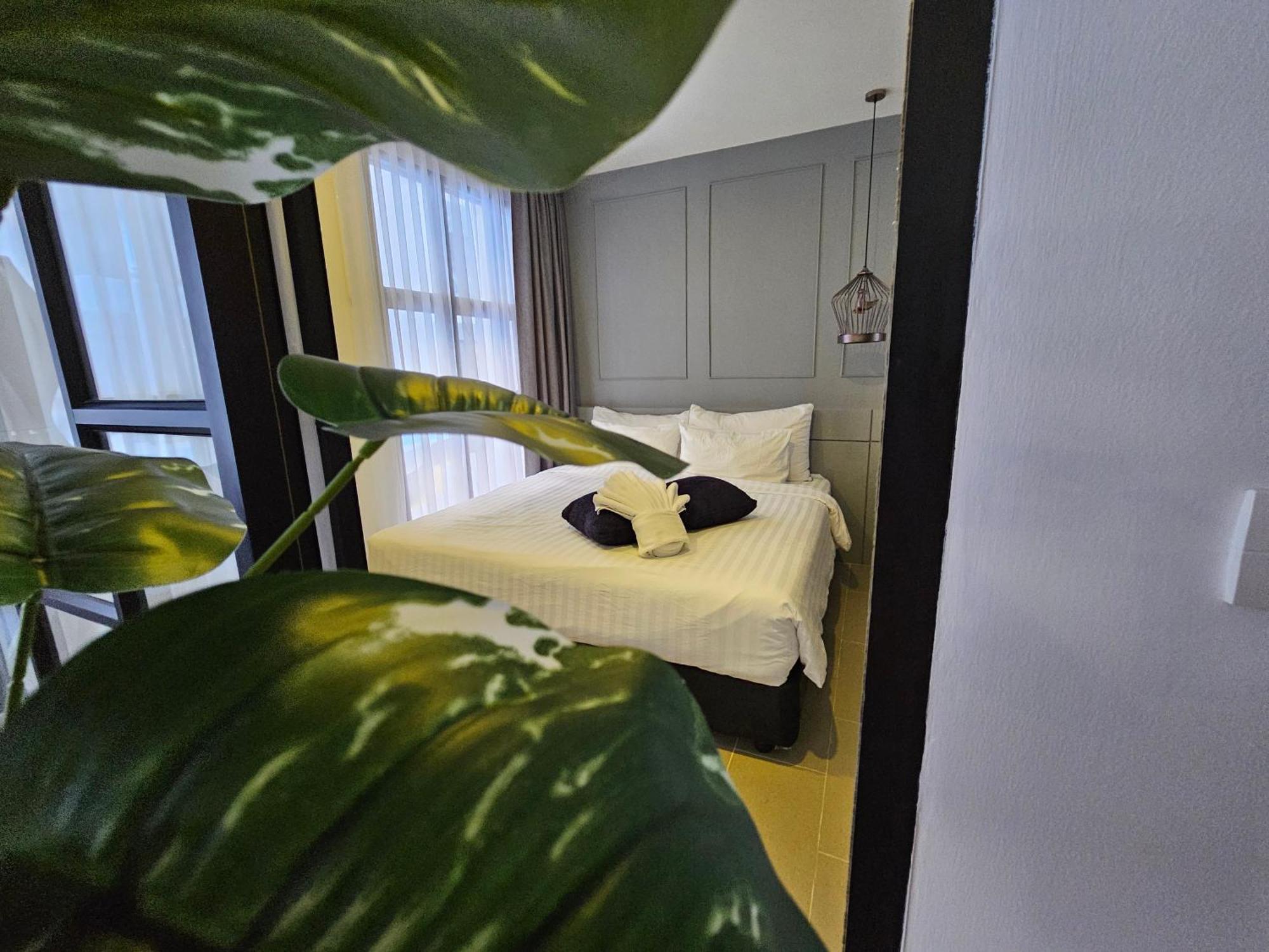 Perfect Night 2 Bed Pool Access
