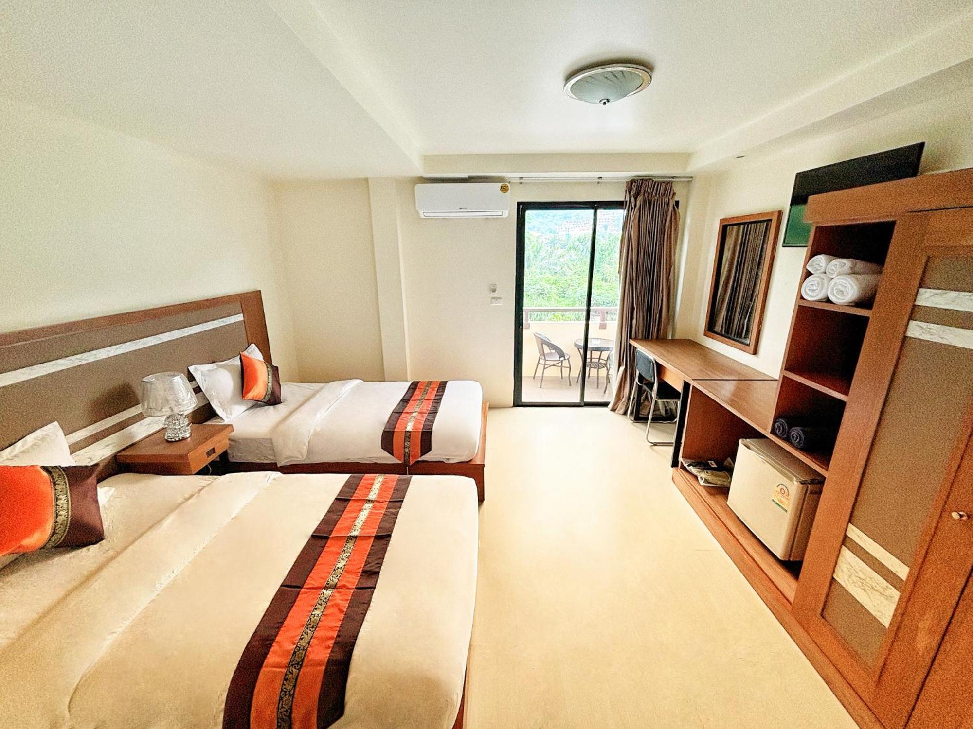 V Hotel 3*