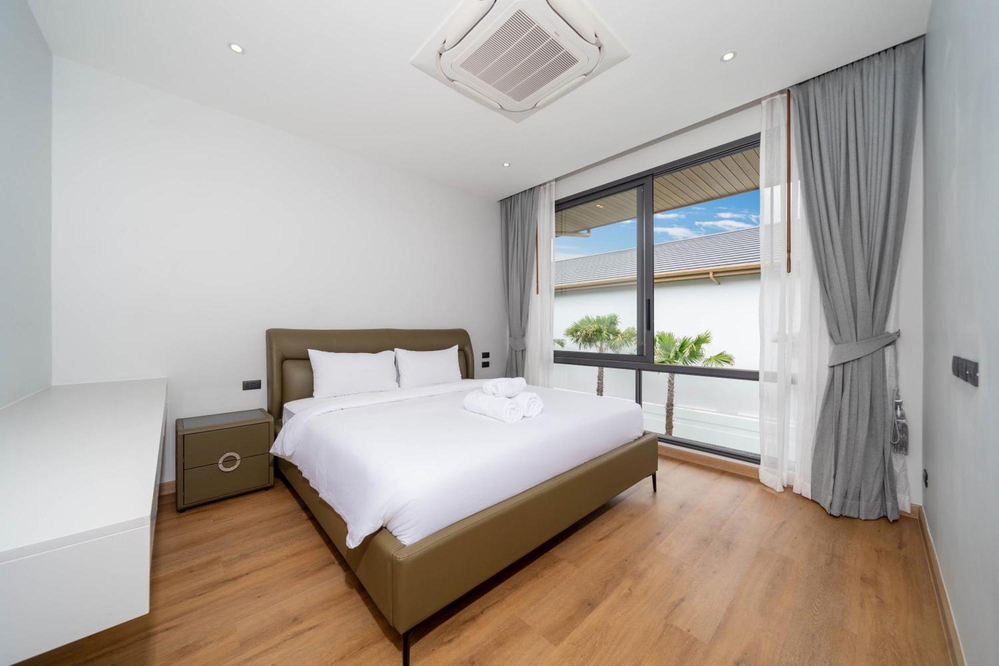 Exclusive & Luxurious 5br Tropical Pool Mouana Grande 96-3 Villa Ban Bang Khu (Phuket)