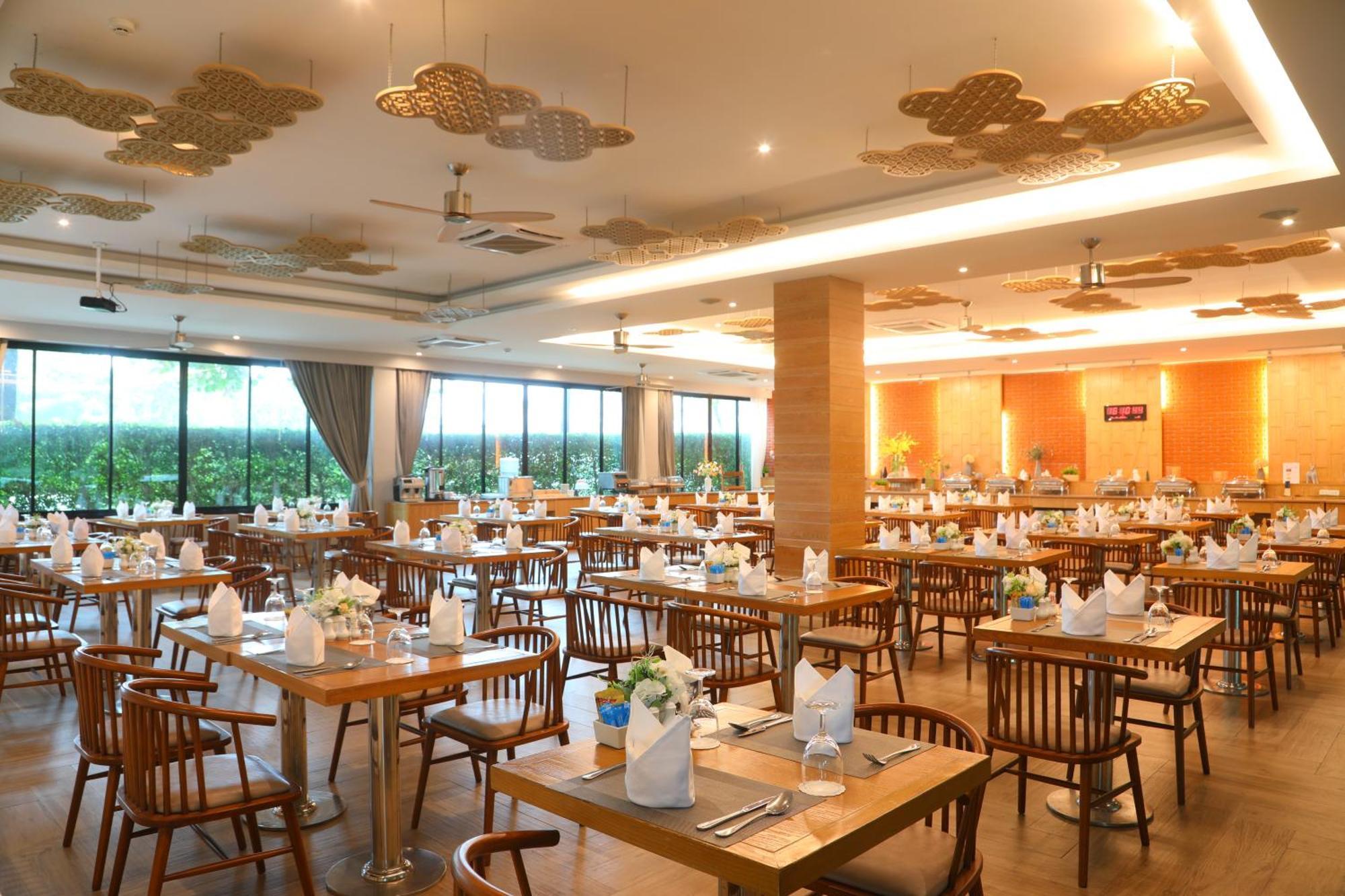 Hotel Craft & Villas, Town