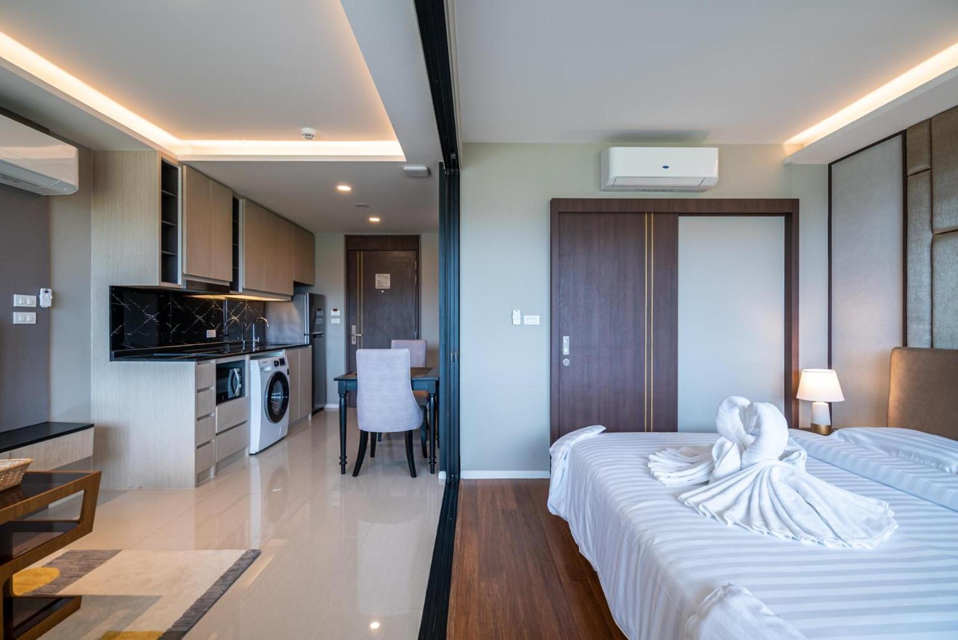 Deluxe With Sea View And Jacuzzi Apartment