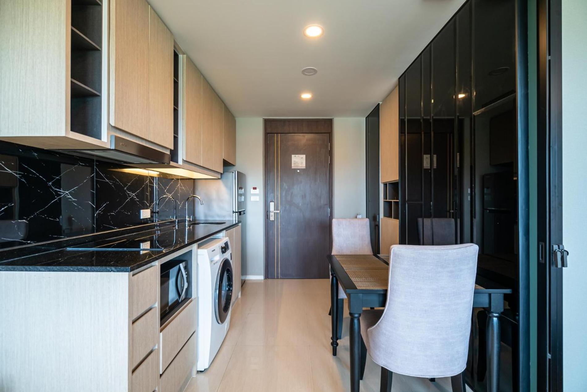 Deluxe With Sea View And Jacuzzi Apartment *