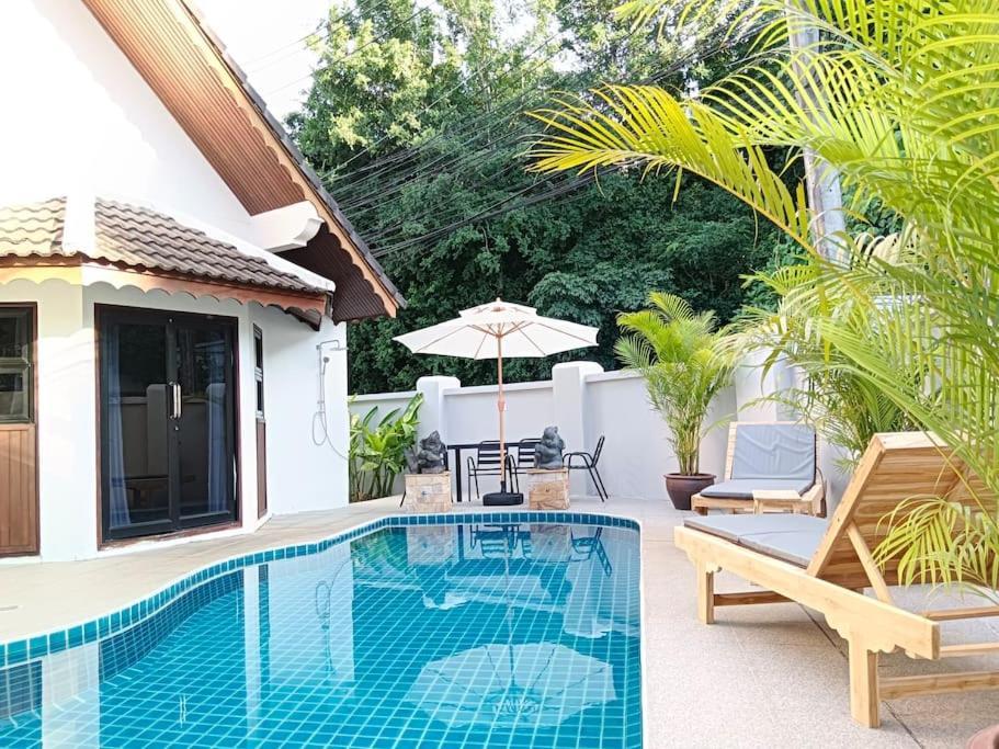 Naiharn Pool Villa, *