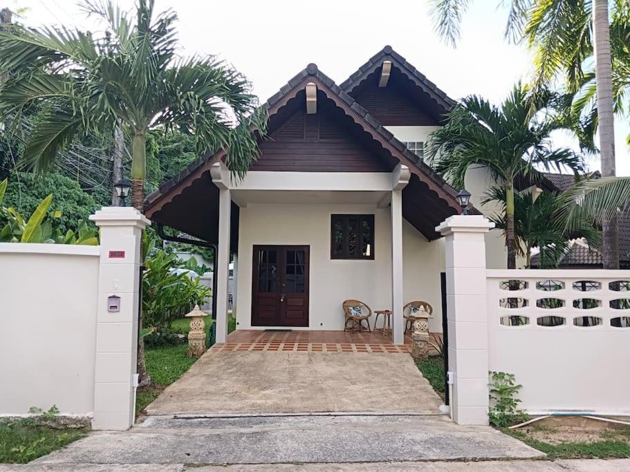 Naiharn Pool Villa, Villa
