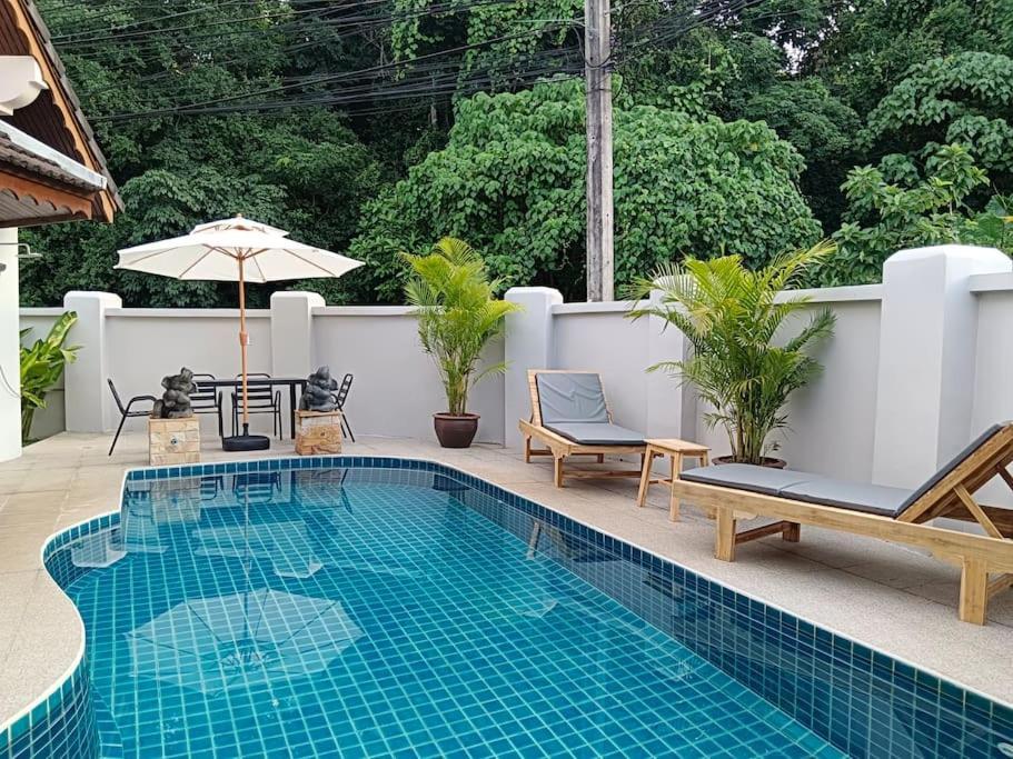 Naiharn Pool Villa,
