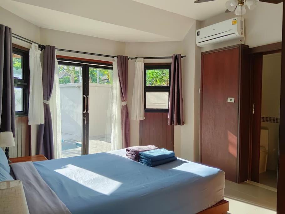 Villa Naiharn Pool Villa, *