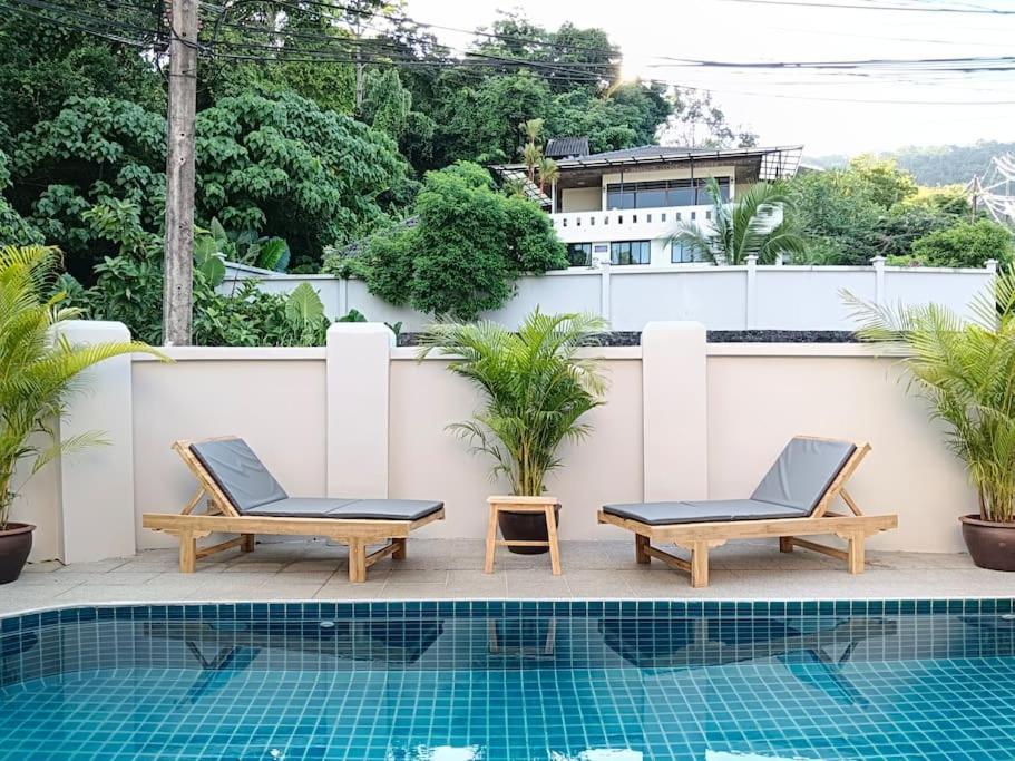 Naiharn Pool Villa, *