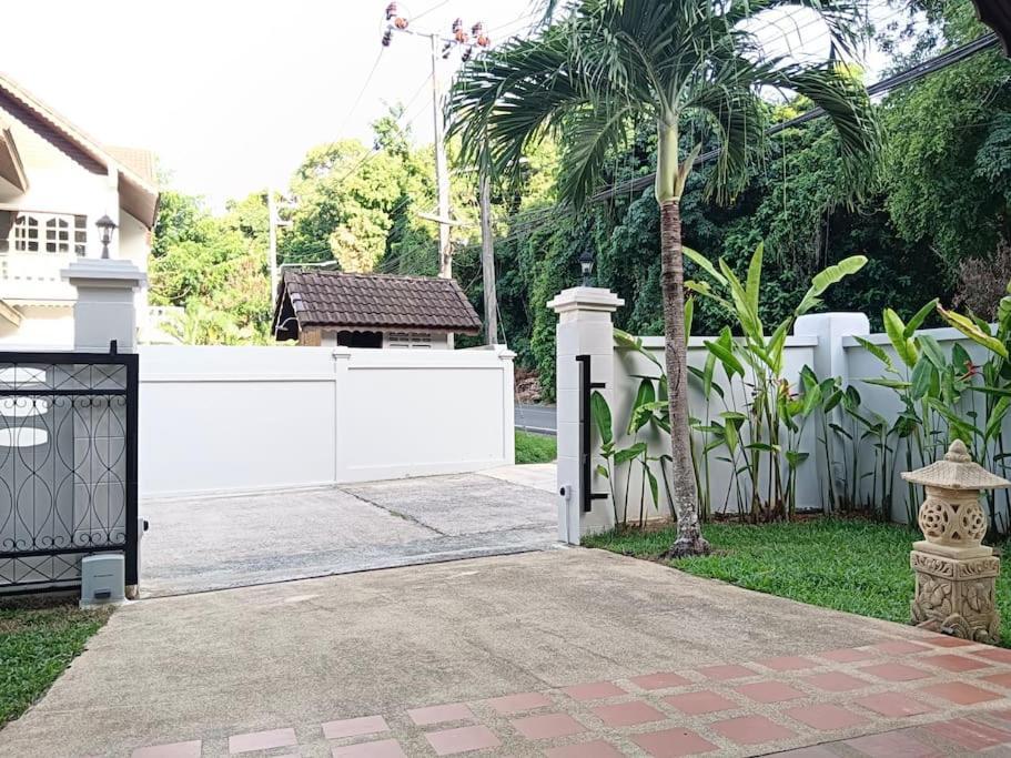Naiharn Pool Villa, Rawai