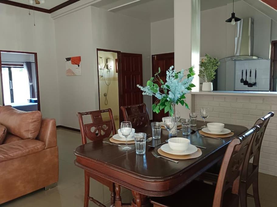 Naiharn Pool Villa,