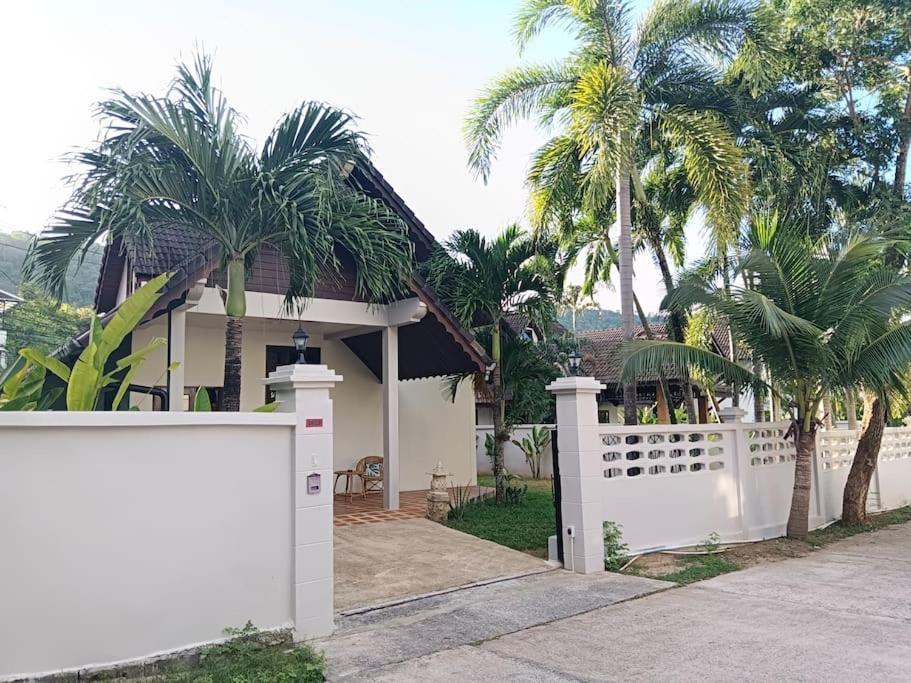 Villa Naiharn Pool Villa, *