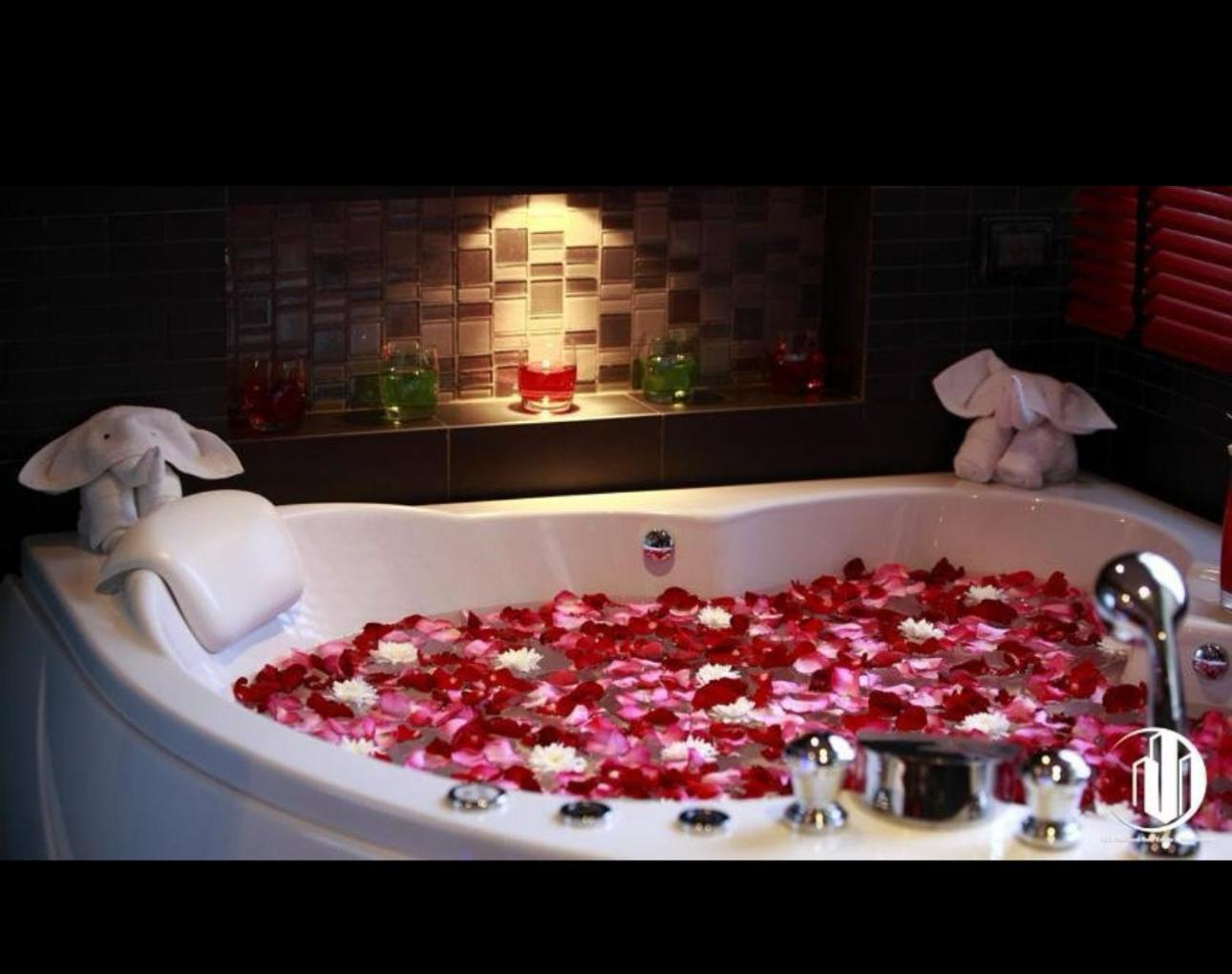 L2 Promotion, Modern In Bangla Road With Private Jacuzzi & Roof Pool Apartment *