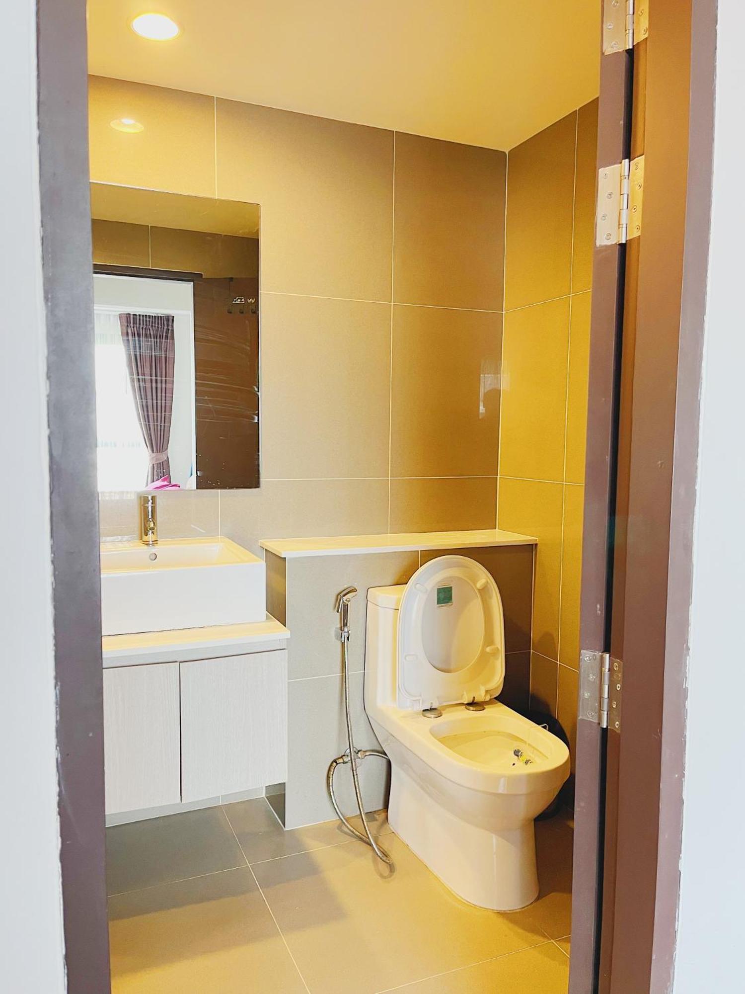04near Shopping Malls And Naka Night Market Apartment Phuket