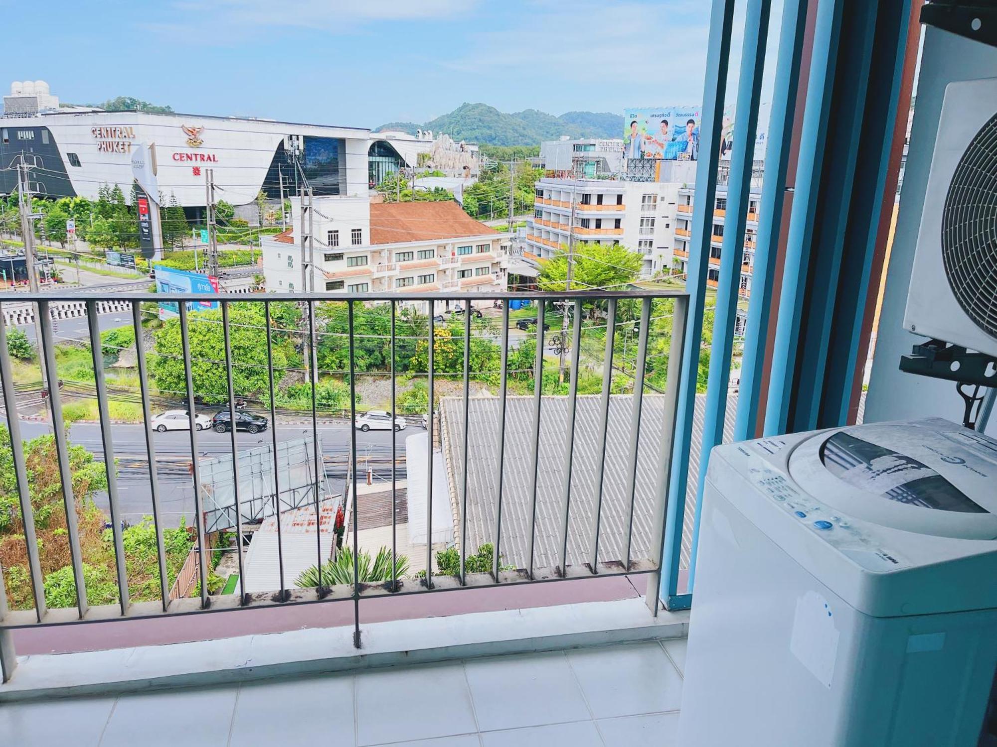 47near Shopping Malls And Naka Night Market
