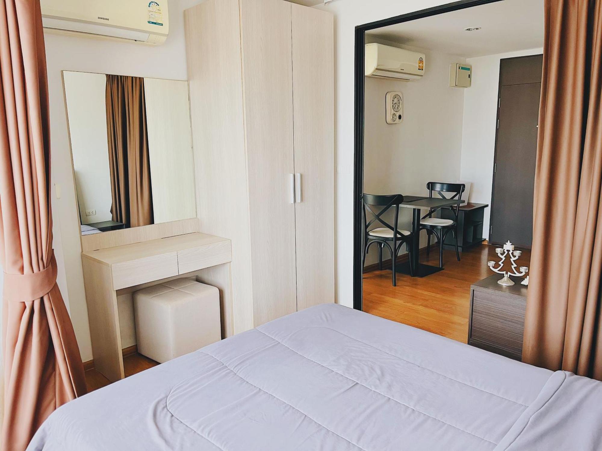 47near Shopping Malls And Naka Night Market