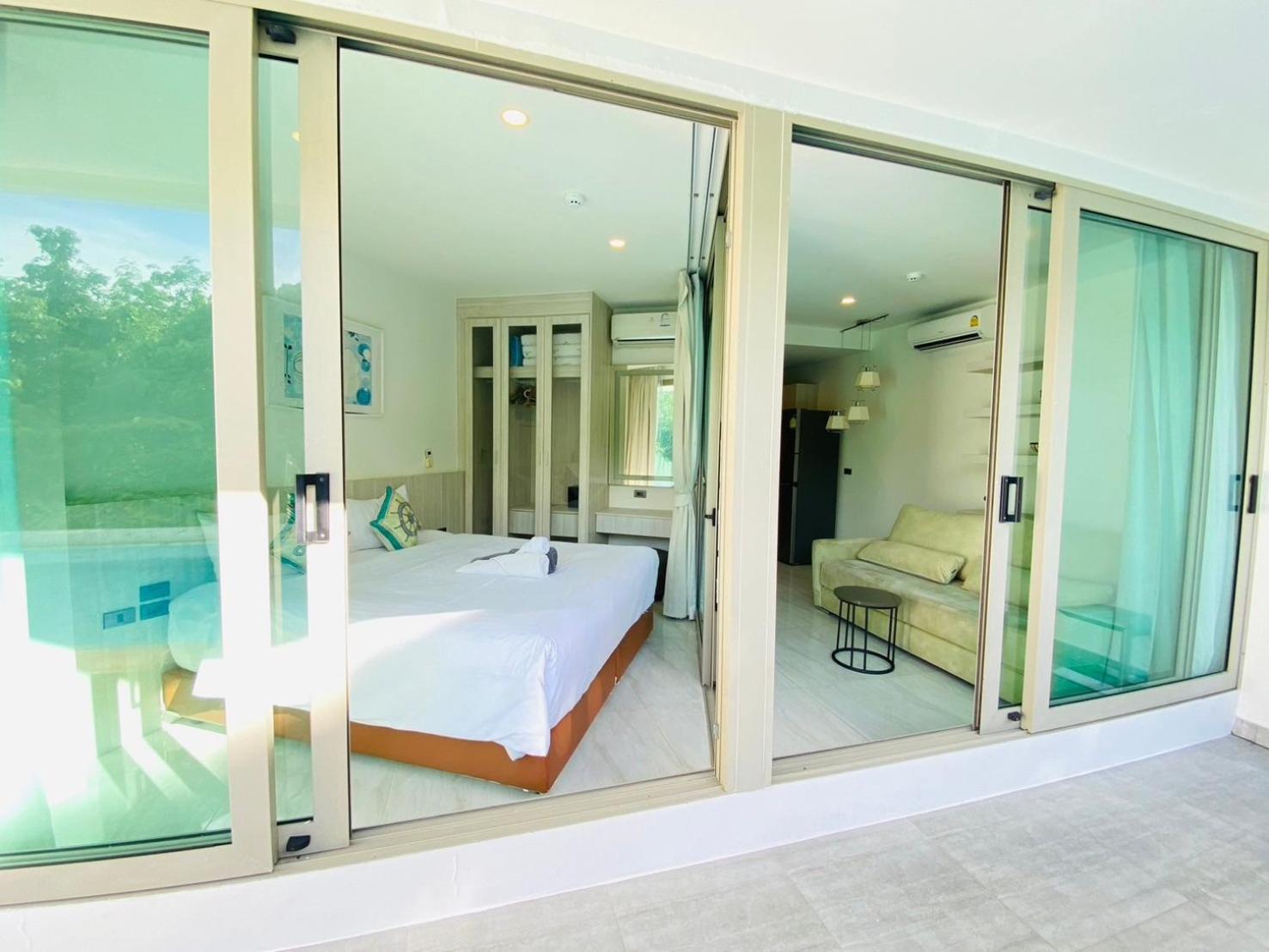 C12 Oceana Apartment