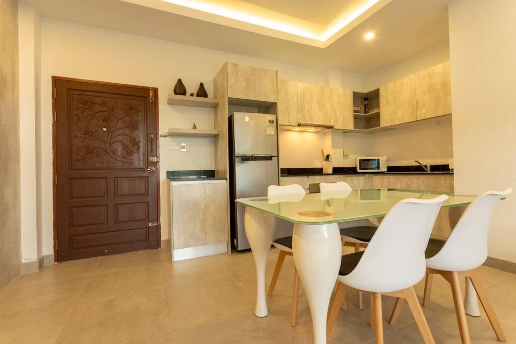 2 Bed 2 Minuets Award Winning Nai C126 Apartment *