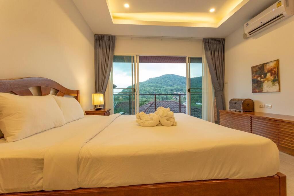 2 Bed 2 Minuets Award Winning Nai C126 Apartment *