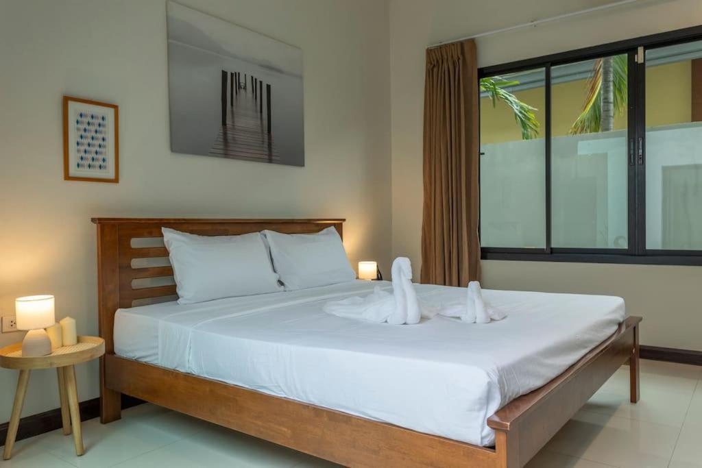 2 Beds Large Pool Night Market Soi Namjai V122