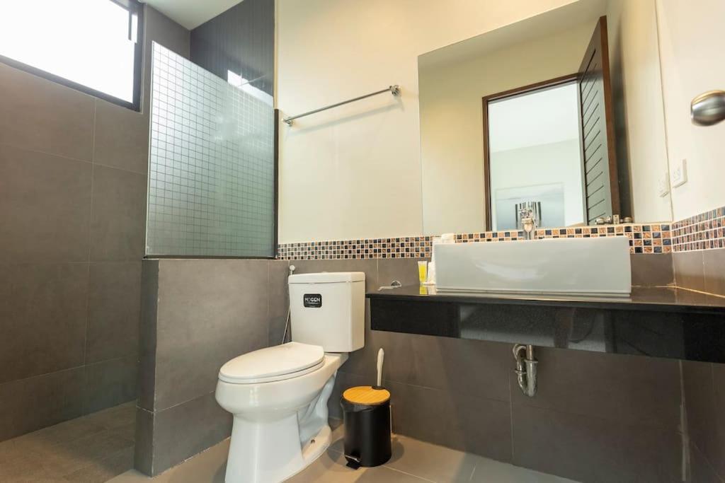 Villa 2 Beds Large Pool Night Market Soi Namjai V122