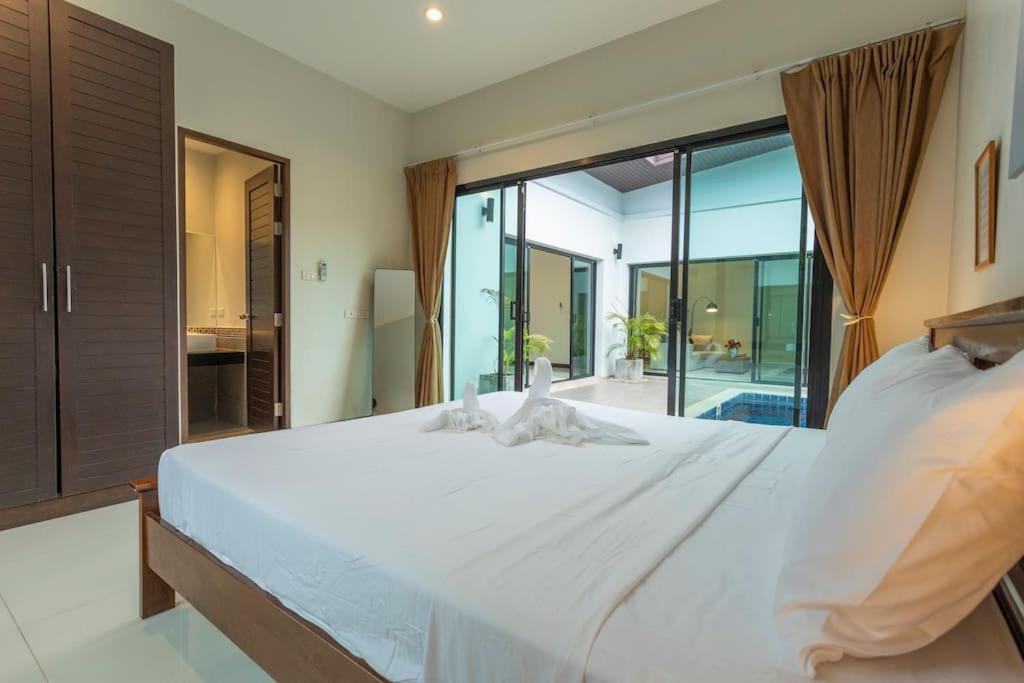 Villa 2 Beds Large Pool Night Market Soi Namjai V122