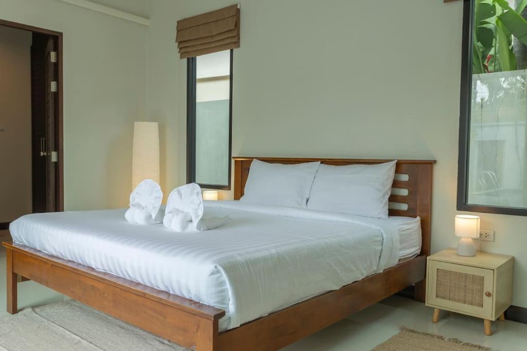 2 Beds Large Pool Night Market Soi Namjai V122