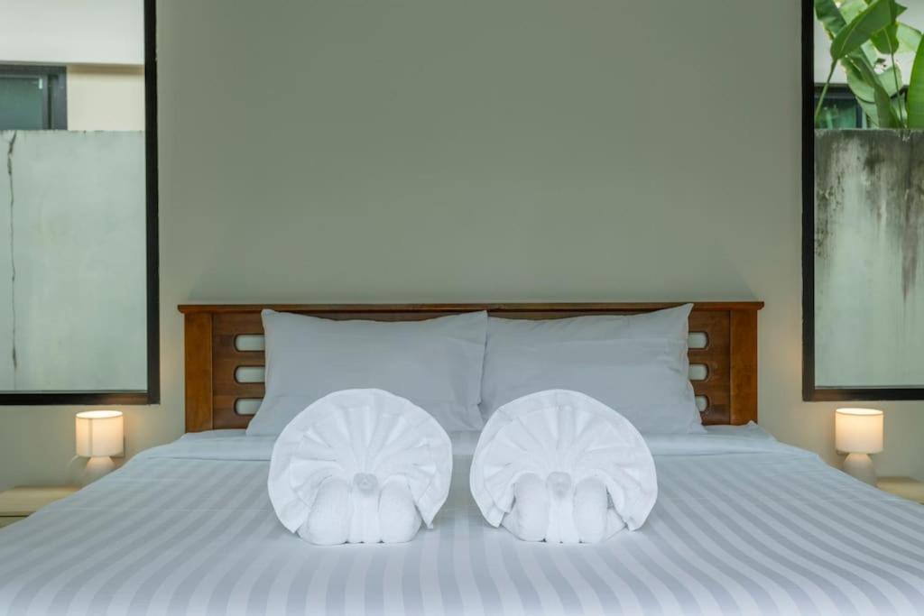 Villa 2 Beds Large Pool Night Market Soi Namjai V122