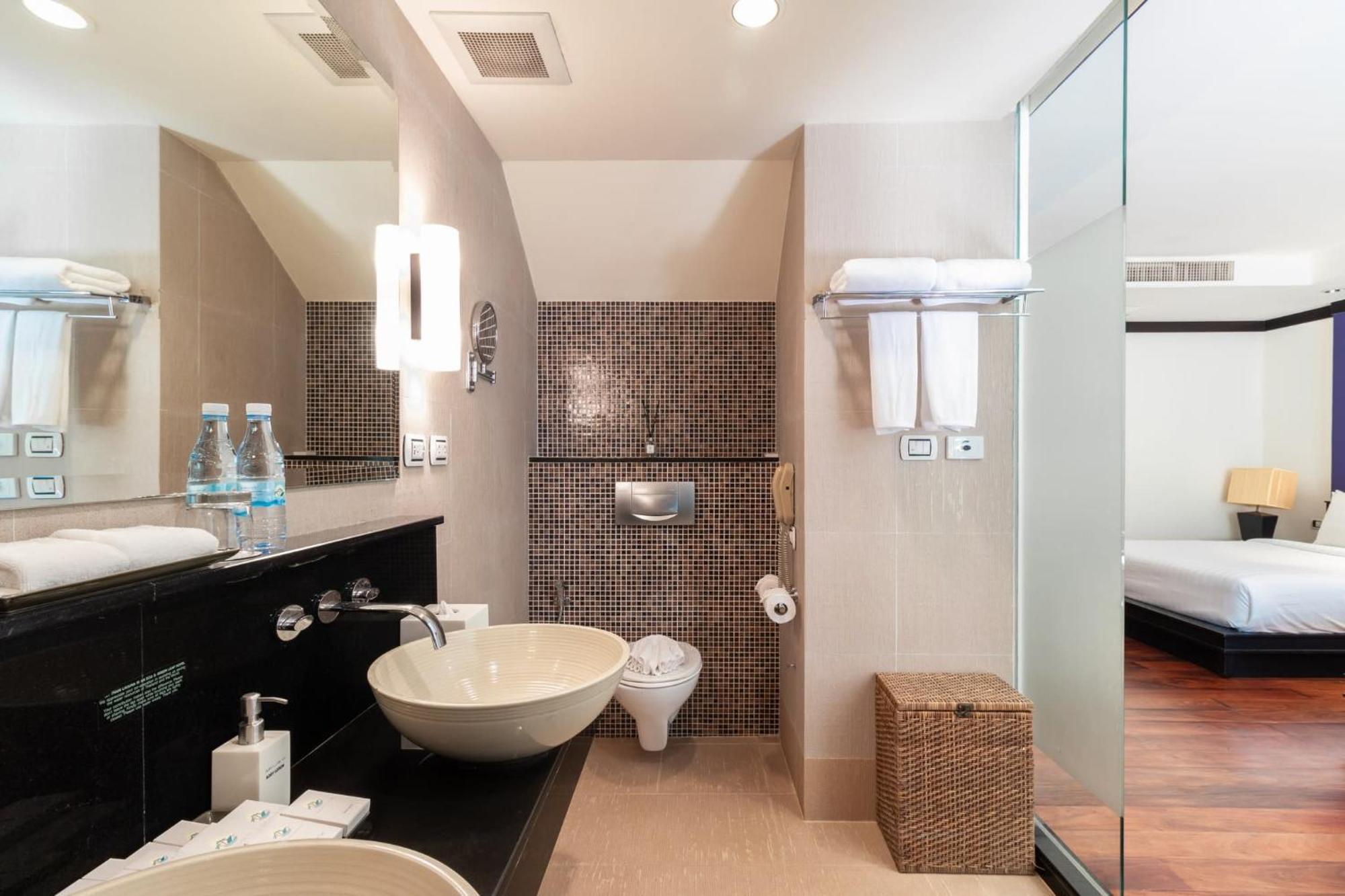 2 Bedrooms Beachfront Pool In Laguna Apartment