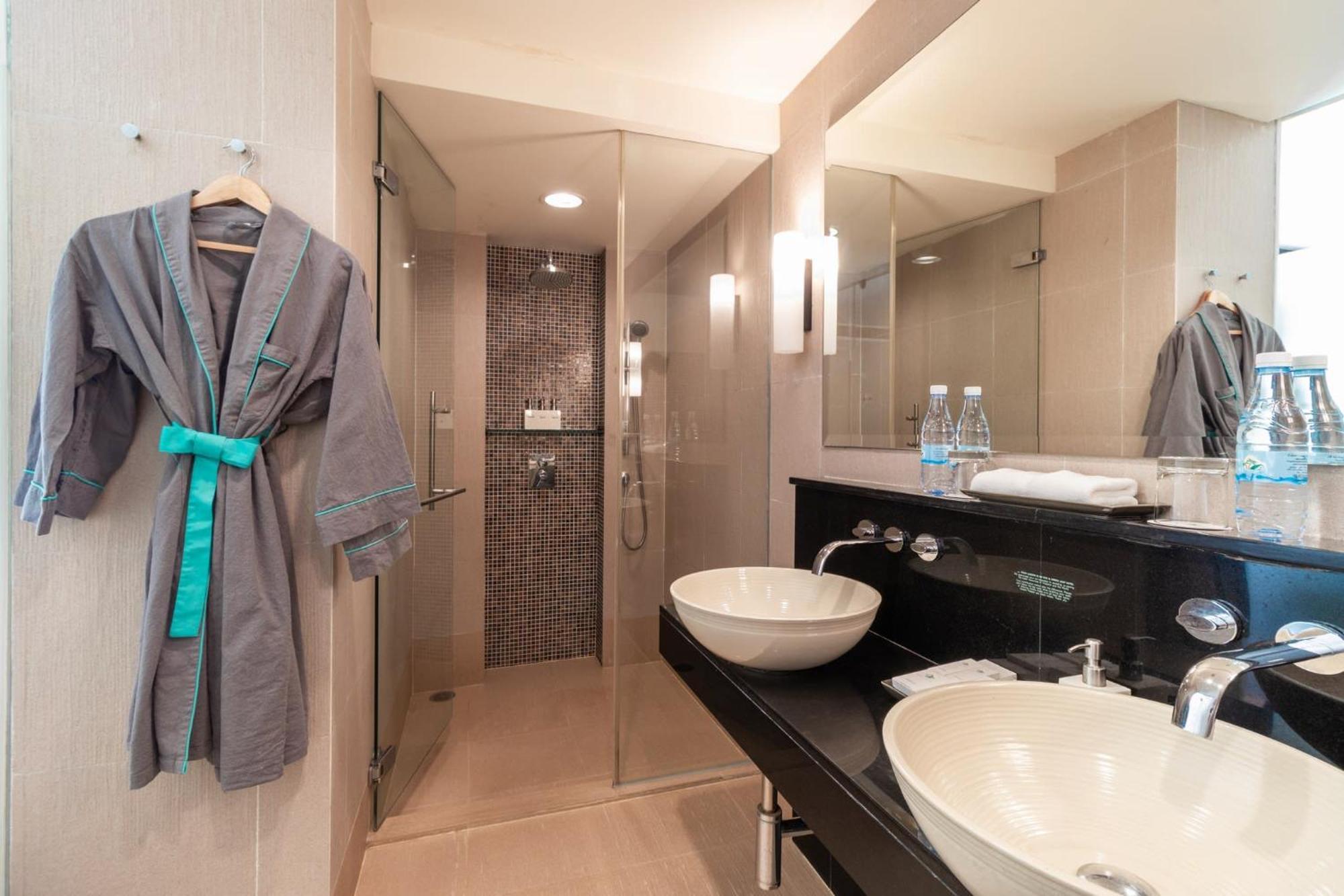 2 Bedrooms Beachfront Pool In Laguna Bang Tao Beach (Phuket)